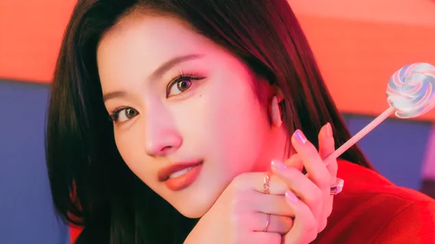 TWICE 在《Kura Kura》MV 拍攝中的 Sana [2021] 4K 壁紙