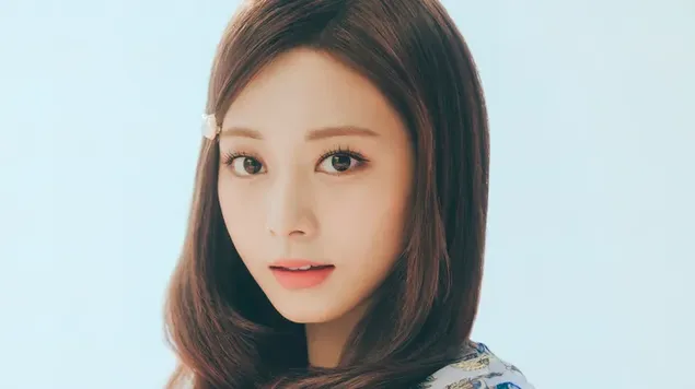 Tzuyu لفرقة TWICE في صورة ألبوم "Formula of Love: OT3 (Blue Concept)" 4K خلفية