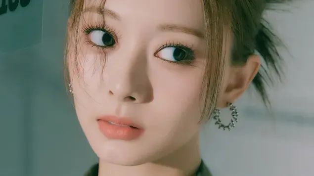 Tzuyu של TWICE ב-'Talk that Talk' MV (קונספט 1) צילום 4K טפט