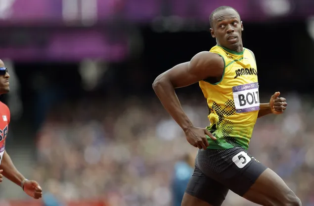 Usain Bolt vecht met haar gele trui voor het record download