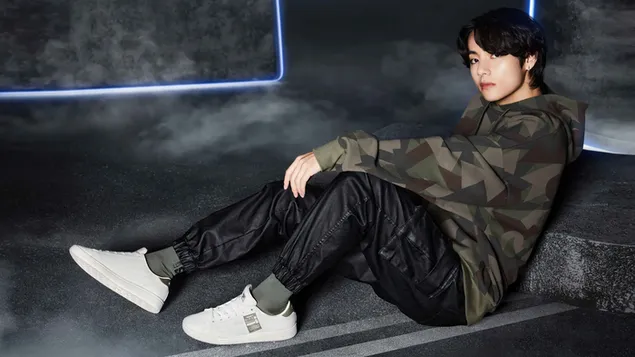 V (Kim Tae-hyung) in 'Fila' Shoot (2020) van BTS (Bangtan Boys) 4K achtergrond