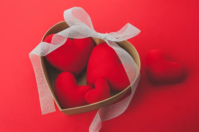 Valentijnsdag - hartendoos met rode harten