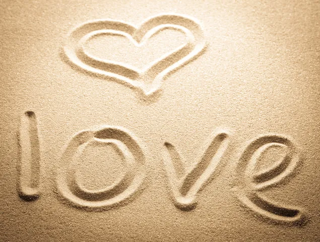 Valentijnsdag - liefdeshart geschreven in het zand download