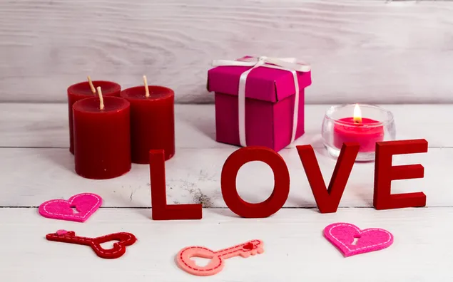 Día de San Valentín - velas y regalo