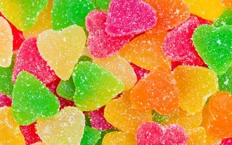 Tapeta Valentýn - barevné srdce marmeládové bonbóny 2K