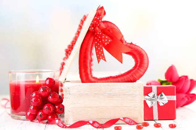 Valentine's day - gifts and heart decoration 2K wallpaper