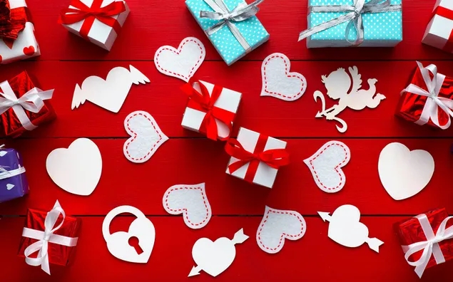 Día de San Valentín - decoración de regalos y corazones.
