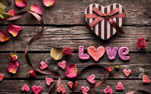 Valentinstag - Geschenke und Liebesdekoration 2K Hintergrundbild