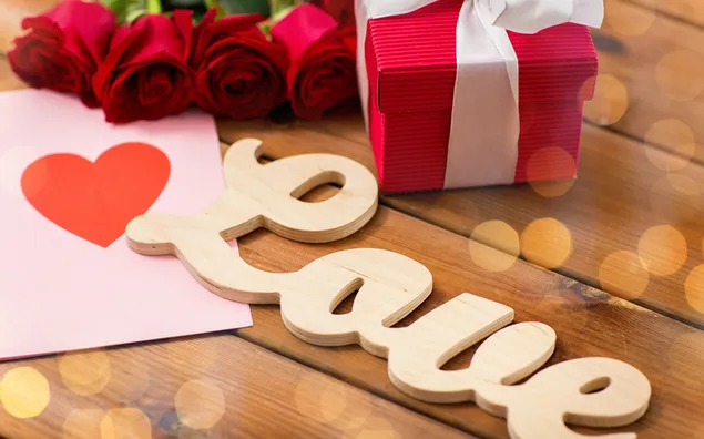 Valentinstag - Geschenke und Liebesdekorationen 2K Hintergrundbild