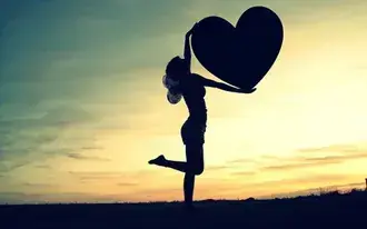 dia de san valentin - chica con el corazon descargar