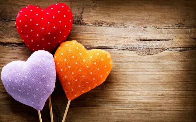 Día de San Valentín - Corazones de colores hechos a mano