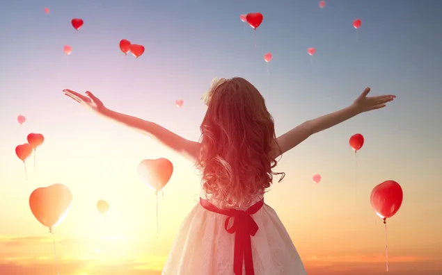 Día de San Valentín - Chica feliz y los globos de corazón en el cielo