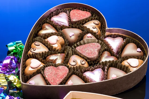 sevgililer gunu - kalp kutusundaki guzel kalpli cikolatalar indir