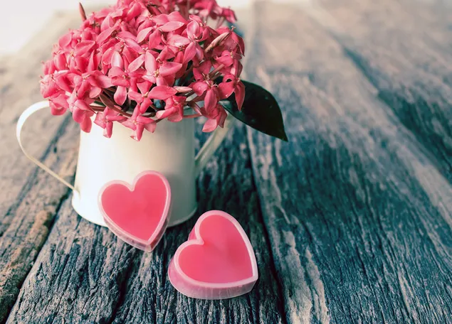 Día de San Valentín - flores y pares de corazones rosas 2K fondo de pantalla