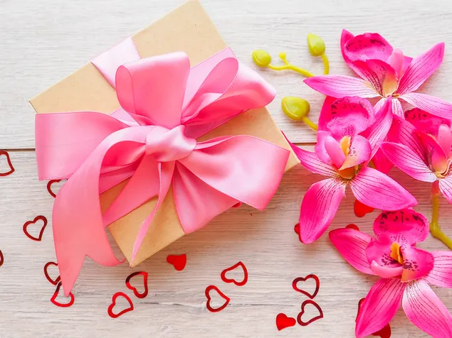 Valentinstag - Geschenke und rosa Blumen