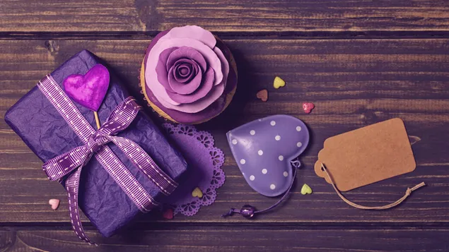 День Святого Валентина - фіолетові прикраси подарункової коробки завантажити