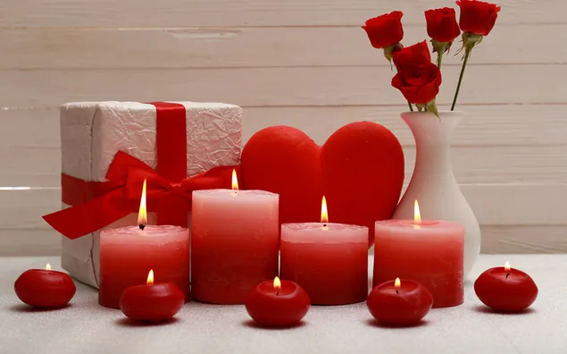 Valentinstag - rote Kerzendekoration