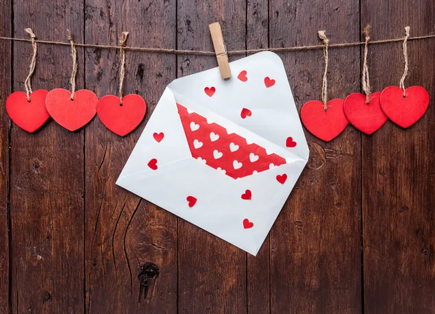 Dita e Shën Valentinit - zarf me zemra të kuqe 2K sfond