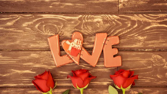 Valentin nap - vörös rózsák és szerelmi dekoráció 2K háttérkép