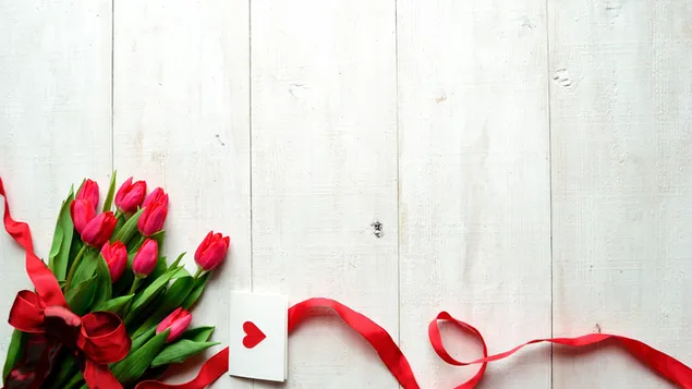 Día de San Valentín - ramo de tulipanes rojos
