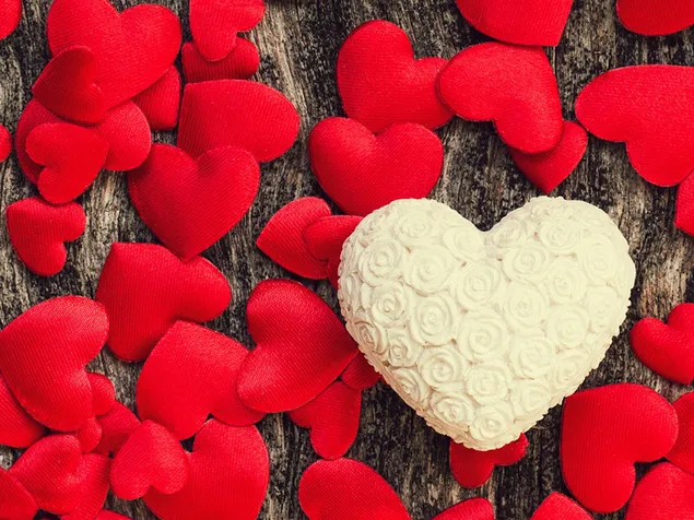 Valentynsdag - wit en rooi harte versiering 2K muurpapier