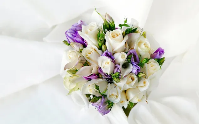 Valentinstag - Blumenstrauß aus weißen Rosen 2K Hintergrundbild