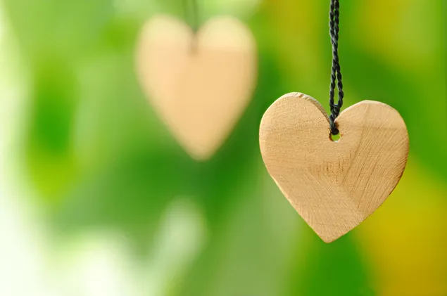 Valentinstag - aus Holz geschnitztes Herz