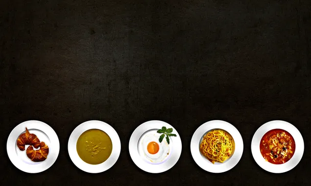 Variedad de alimentos en plato con fondo negro. descargar