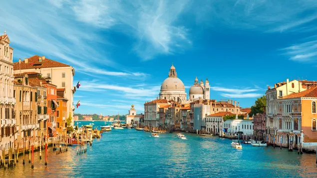 Venice, the city that looks like a painting with its architecture, water and scenery