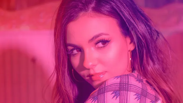 粉紅日拍攝中的“維多利亞正義” 4K 壁紙