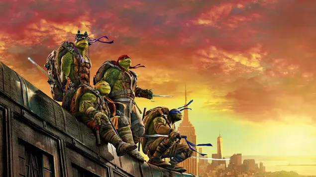 Vier Ninja-Schildkröten zusammen zwischen Stadtgebäuden mit Blick auf den Wolkenhimmel