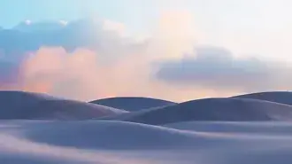 구름까지 뻗어있는 모래 언덕의 전망 4K 배경화면