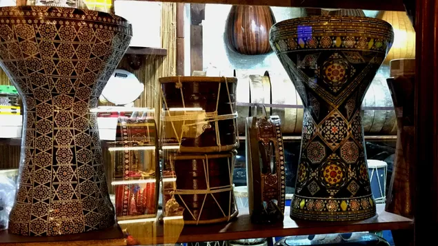Vintage Jar by Doha Souq 4K muurpapier