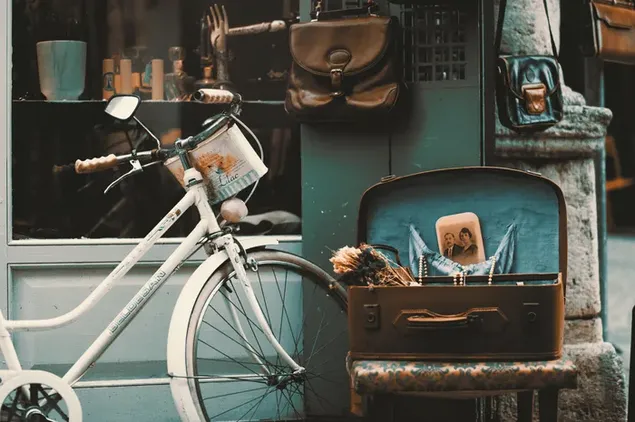 自転車と荷物の装飾が施されたヴィンテージの雰囲気の店 ダウンロード