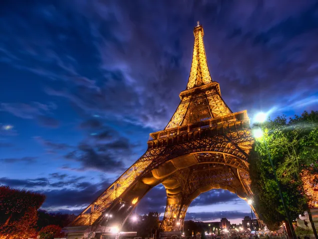 Vista nocturna de la Torre Eiffel
