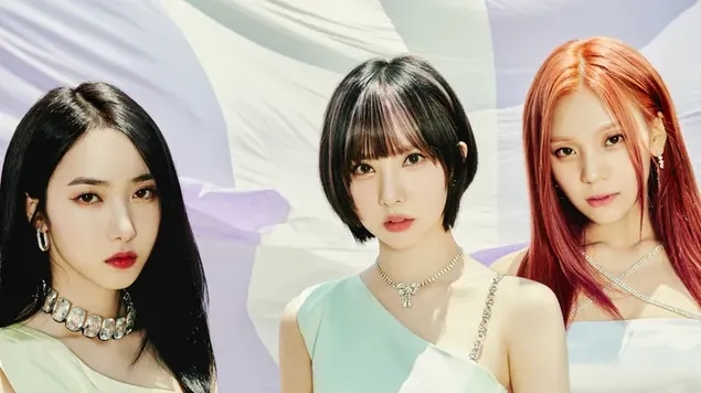 VIVIZ 成員在“Summer Vibe - Concept 1”專輯拍攝 4K 壁紙