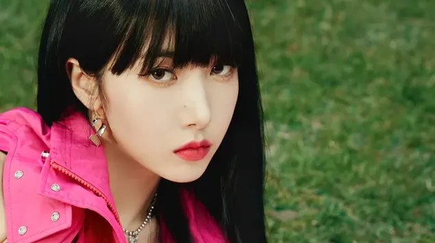 viviz's sinb dr `khsbrdry albwm ''summer vibe: flying point - concept 2'' brgyry khnyd