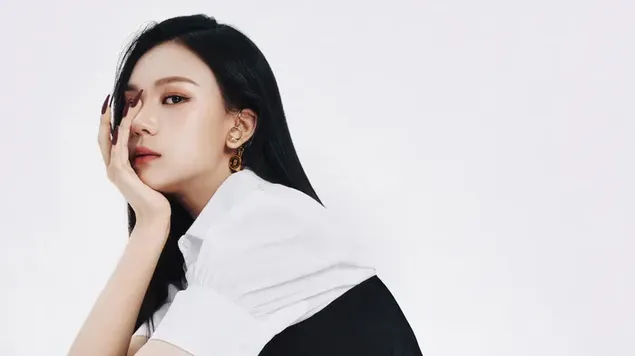 wmjy viviz | `khsy mjlh khrh y ''dazed''. brgyry khnyd