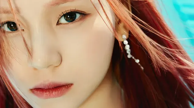 VIVIZ 严智在“Summer Vibe: Concept 1”专辑拍摄 4K 壁纸