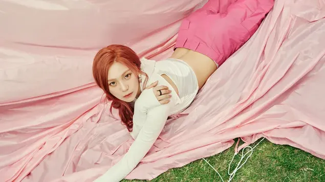 VIVIZ的Umji在'Summer Vibe：Flying Point | Concept 2' 專輯拍攝 4K 壁紙