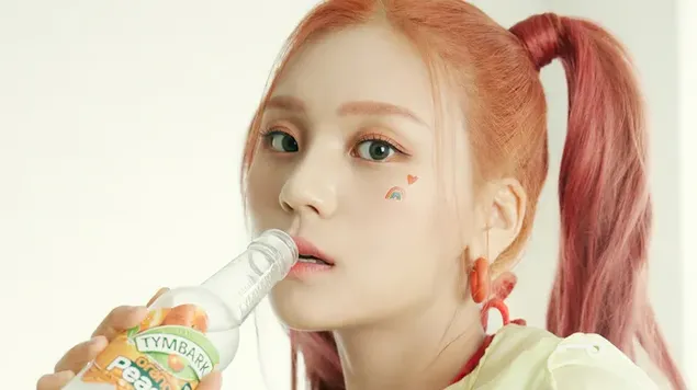 VIVIZ 嚴智在《Summer Vibe: Ready to Summer - Concept 3》專輯拍攝 4K 壁紙