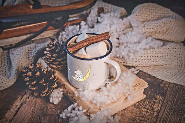 Choco panas hangat dengan kayu manis dan Marshmallow dalam wallpaper estetika cangkir putih