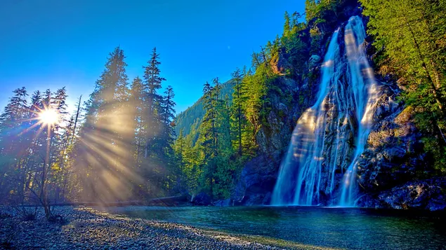 Wasserfall bei Sonnenaufgang herunterladen