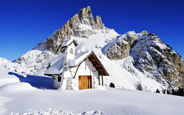 Witte hut in de bergen download