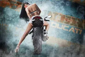 bila ducati a model stahnout