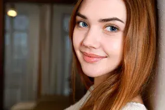 Tapeta žena usměvavá tvář 4K