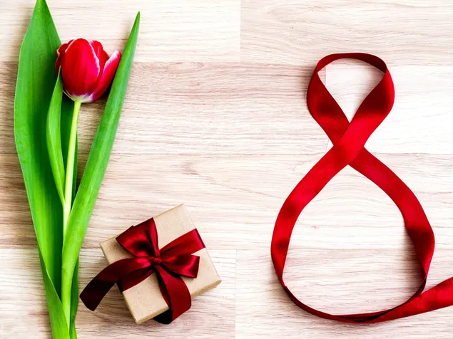 Frauentag - Geschenke und Tulpen