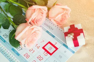 Fraendag - Peach Faarf Rosen op de Kalenner 2K Tapeten