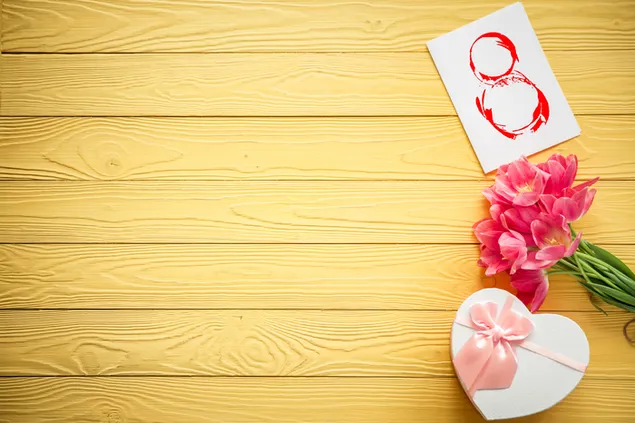 Frauentag - rosa Tulpen und das schöne Geschenk