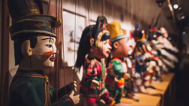 Postava drvenih lutaka 2K pozadina